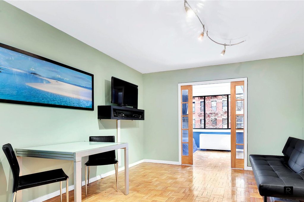137 East 66th Street 4C in Lenox Hill For Sale