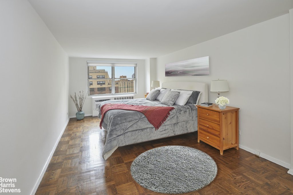 300 East 71st Street 3O in Lenox Hill For Sale