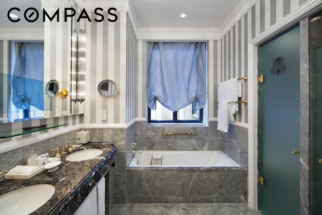 2 East 55th Street, Unit 908W33 photo 4