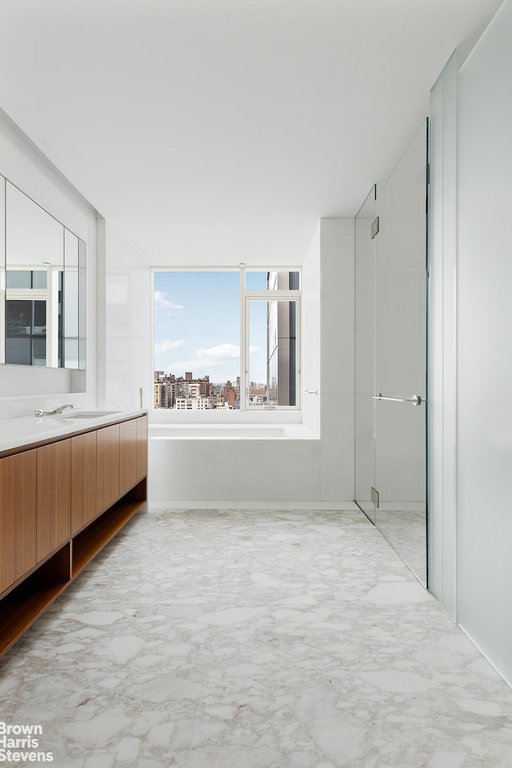 1289 Lexington Avenue, Unit 18A photo 5