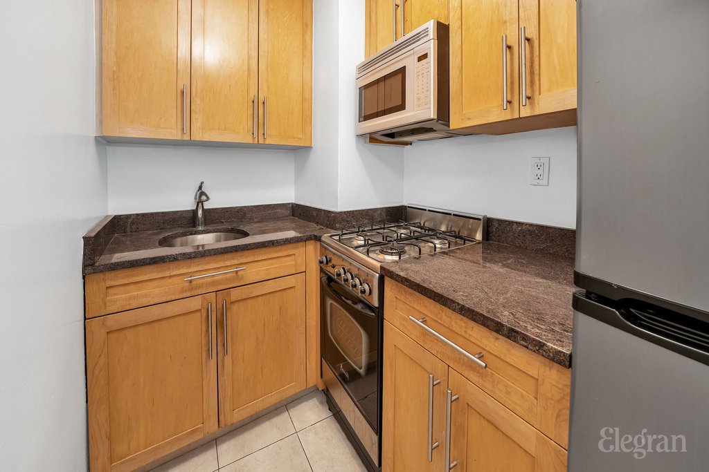 225 East 36th Street, Unit 2H photo 3