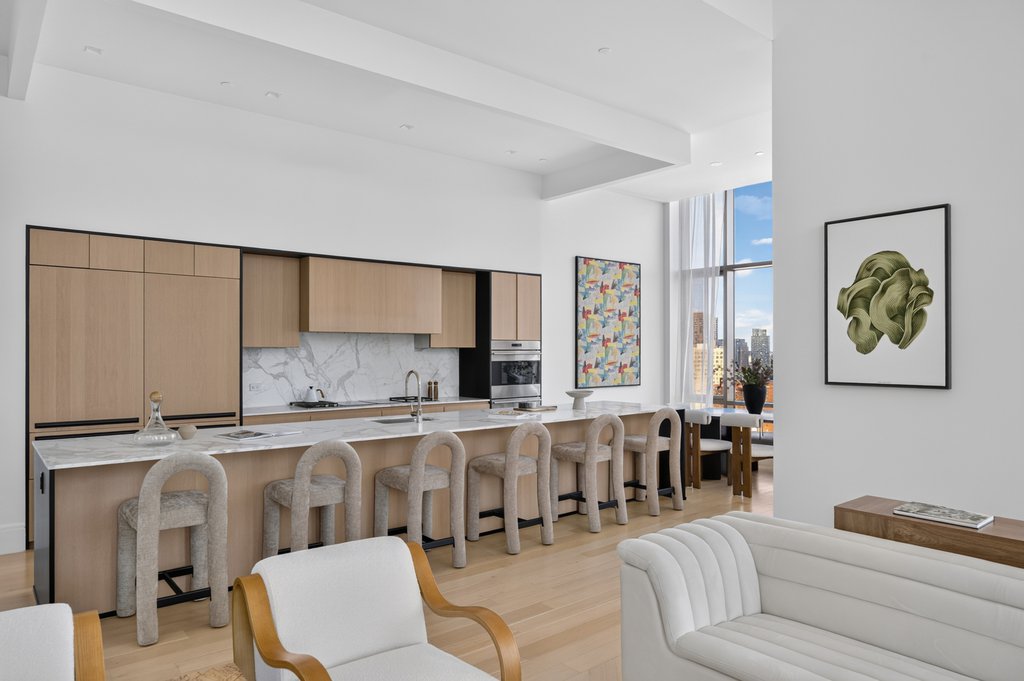 215 East 19th Street, Unit 17D photo 3