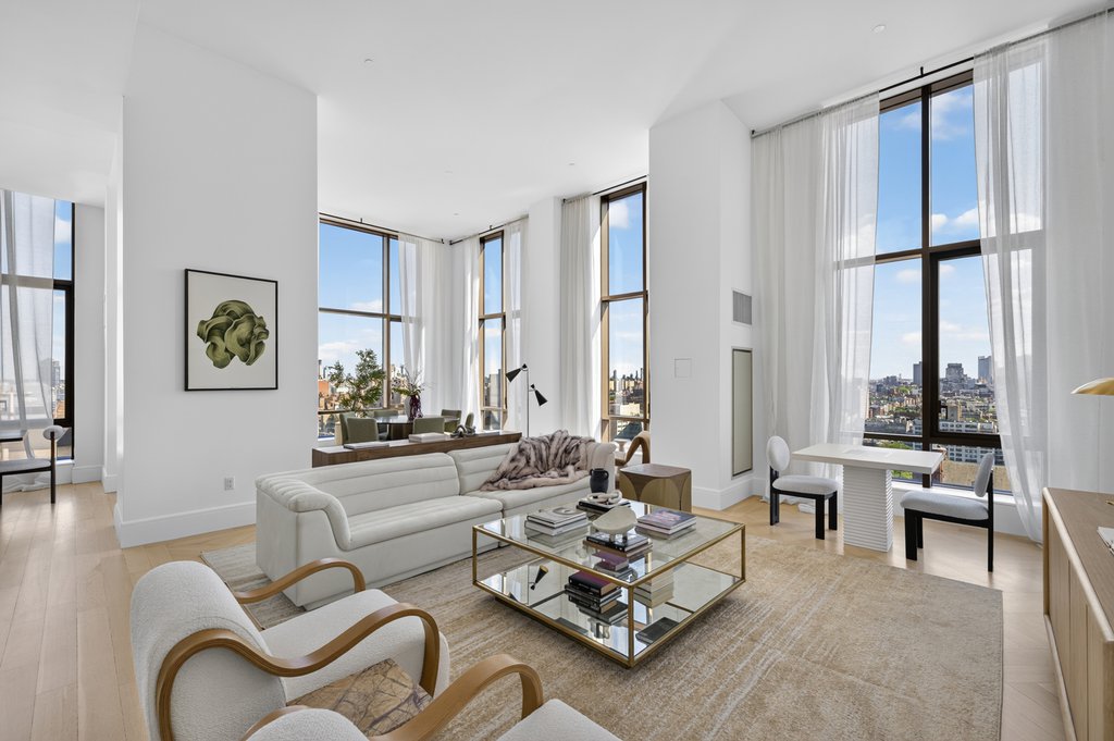 215 East 19th Street, Unit 17D photo 4
