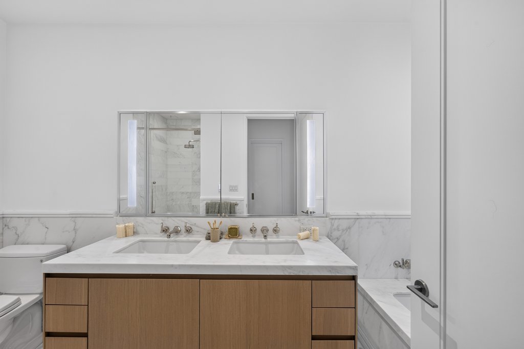 215 East 19th Street, Unit 17D photo 6
