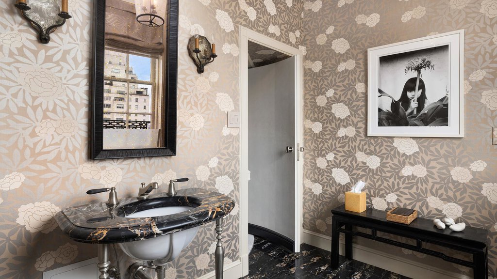 2 East 70th Street, Unit 91011B photo 6