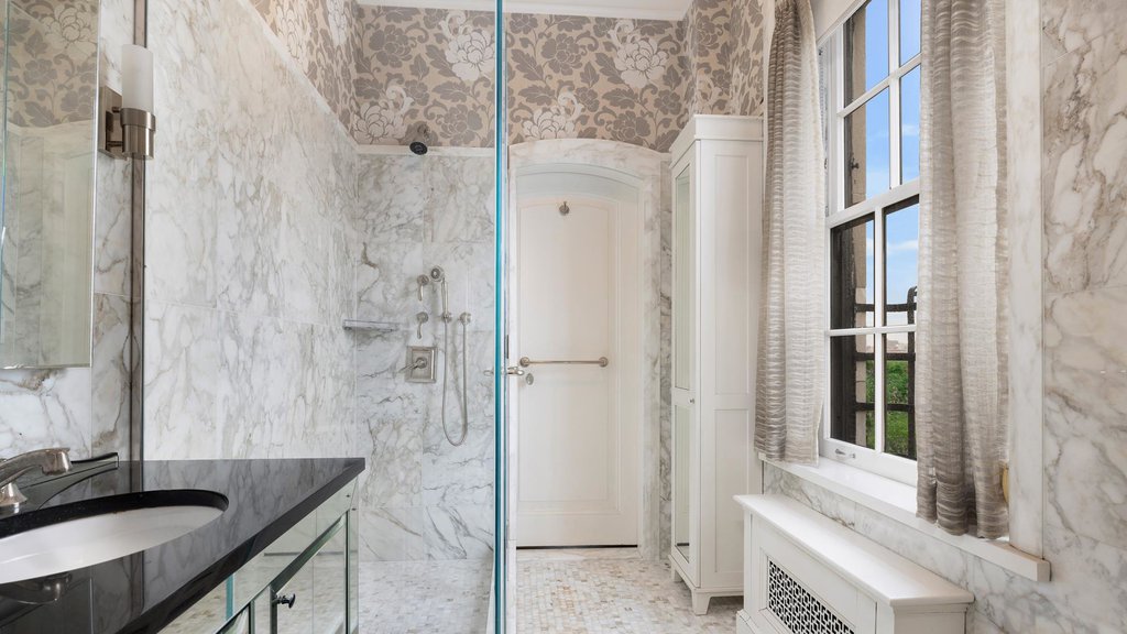 2 East 70th Street, Unit 91011B photo 10