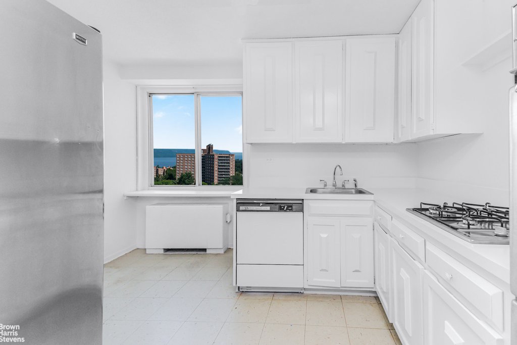 3333 Henry Hudson Parkway, Unit 21R photo 13