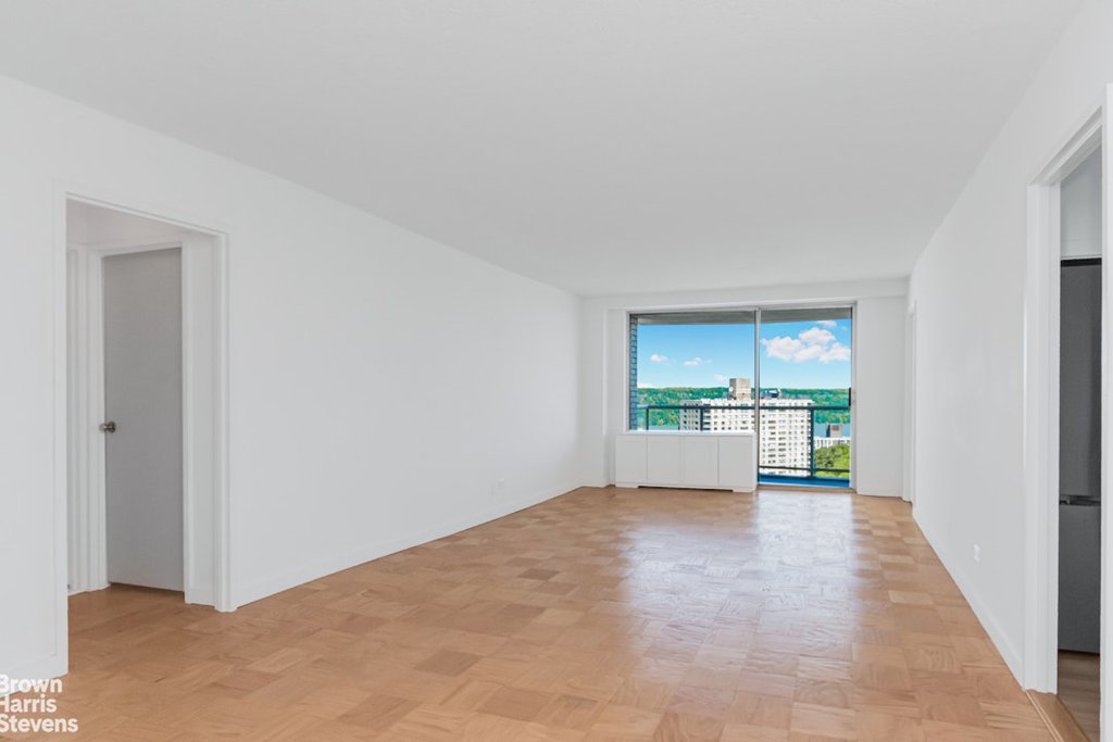 3333 Henry Hudson Parkway, Unit 21R photo 3