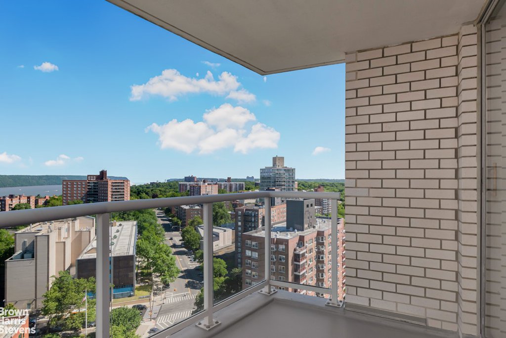 3333 Henry Hudson Parkway, Unit 21R photo 4