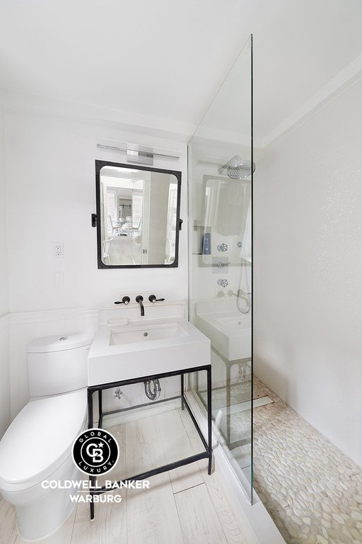 750 Park Avenue, Unit 16D photo 9