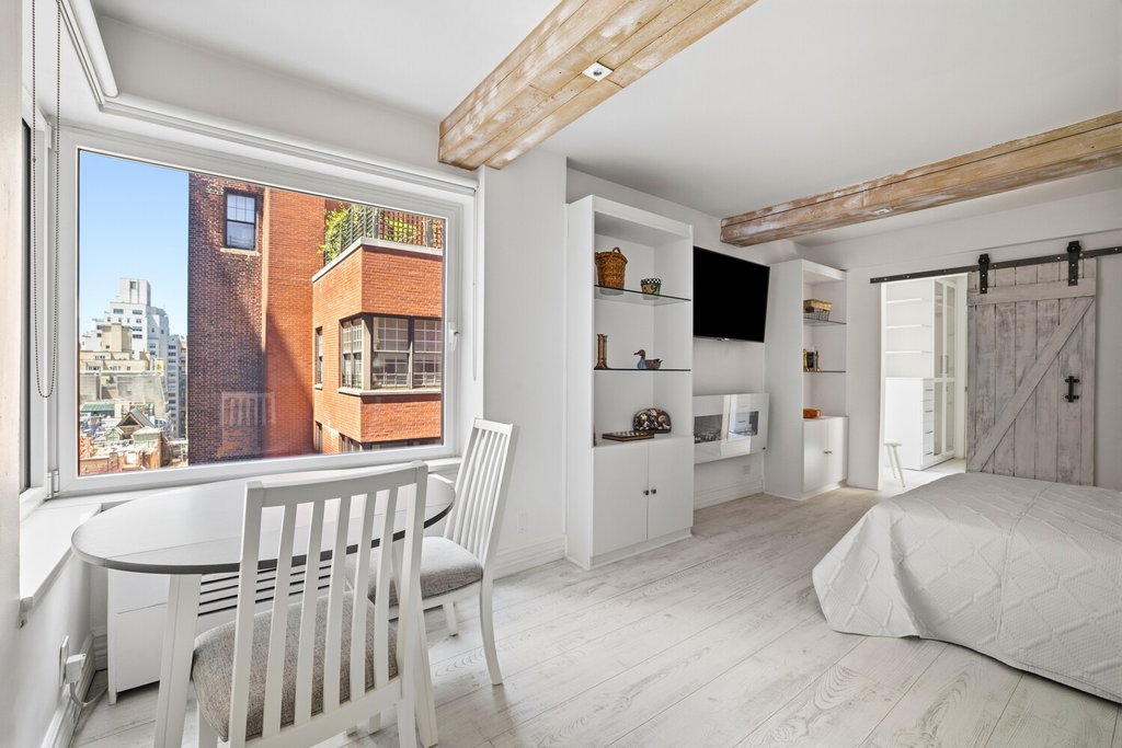 750 Park Avenue, Unit 16D photo 2