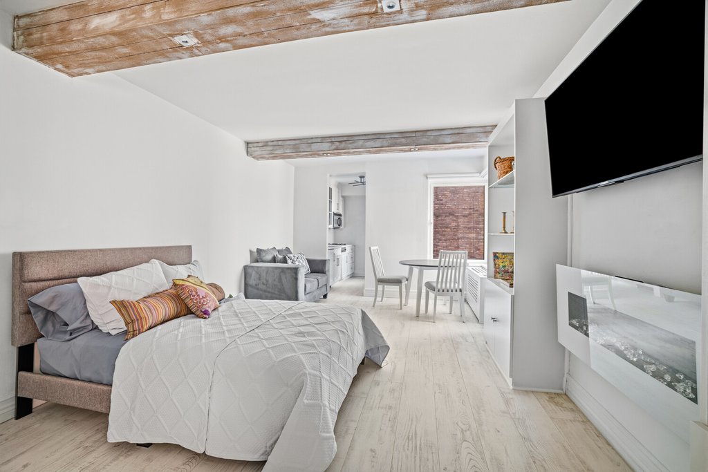 750 Park Avenue, Unit 16D