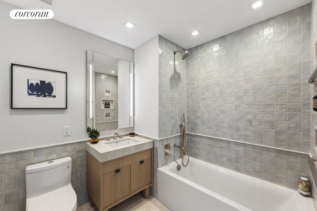 222 East Broadway, Unit 14A photo 5