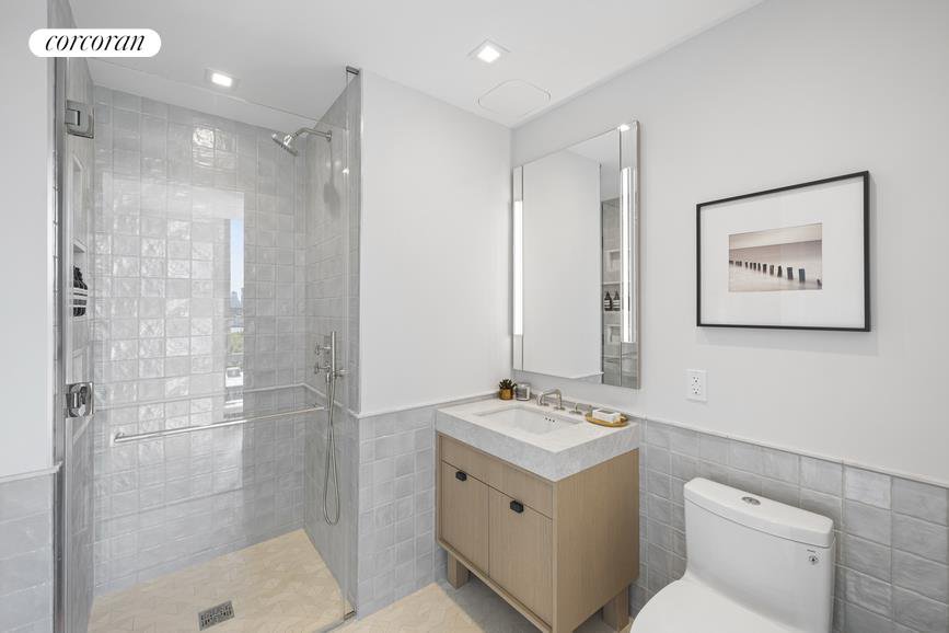 222 East Broadway, Unit 9B photo 4