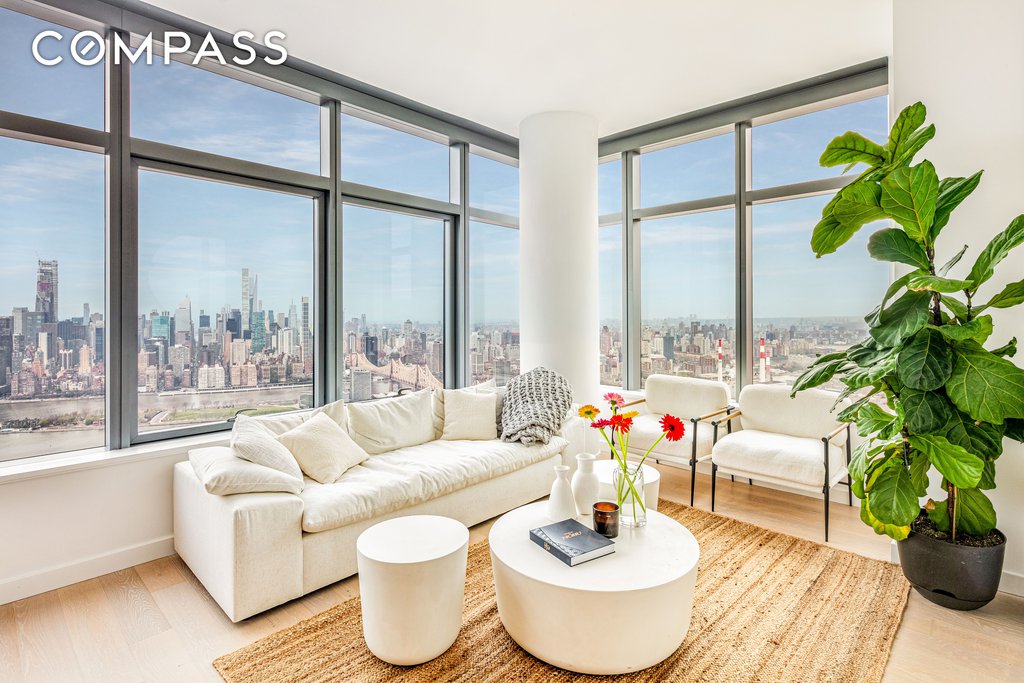 3 Court Square, Unit PH202
