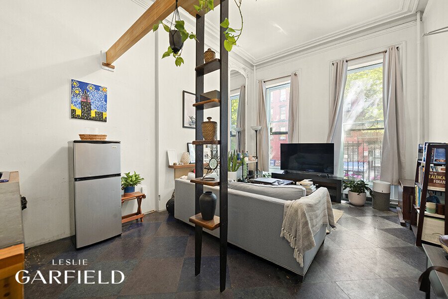 321 East 6th Street – For Sale photo 3