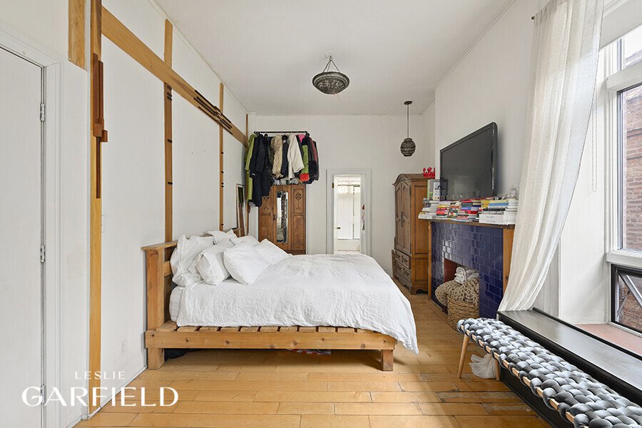321 East 6th Street – For Sale photo 4