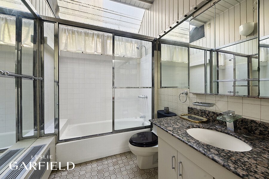 321 East 6th Street – For Sale photo 5