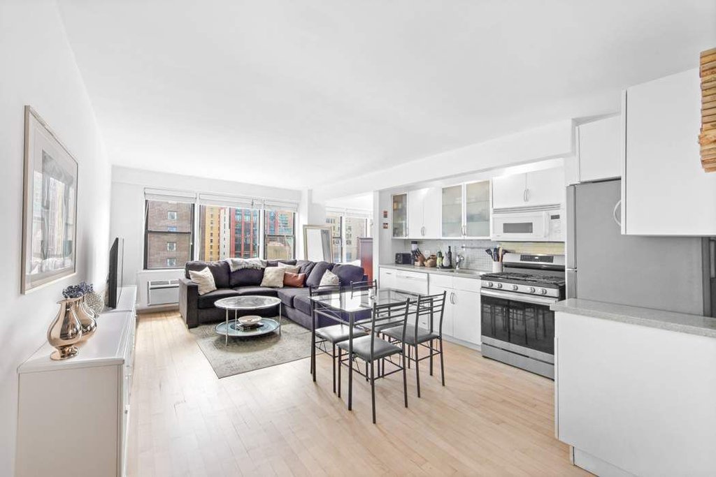 245 East 24th Street, Unit 11K