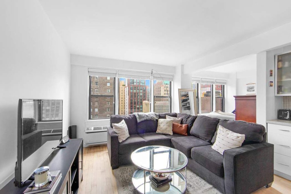 245 East 24th Street, Unit 11K photo 2