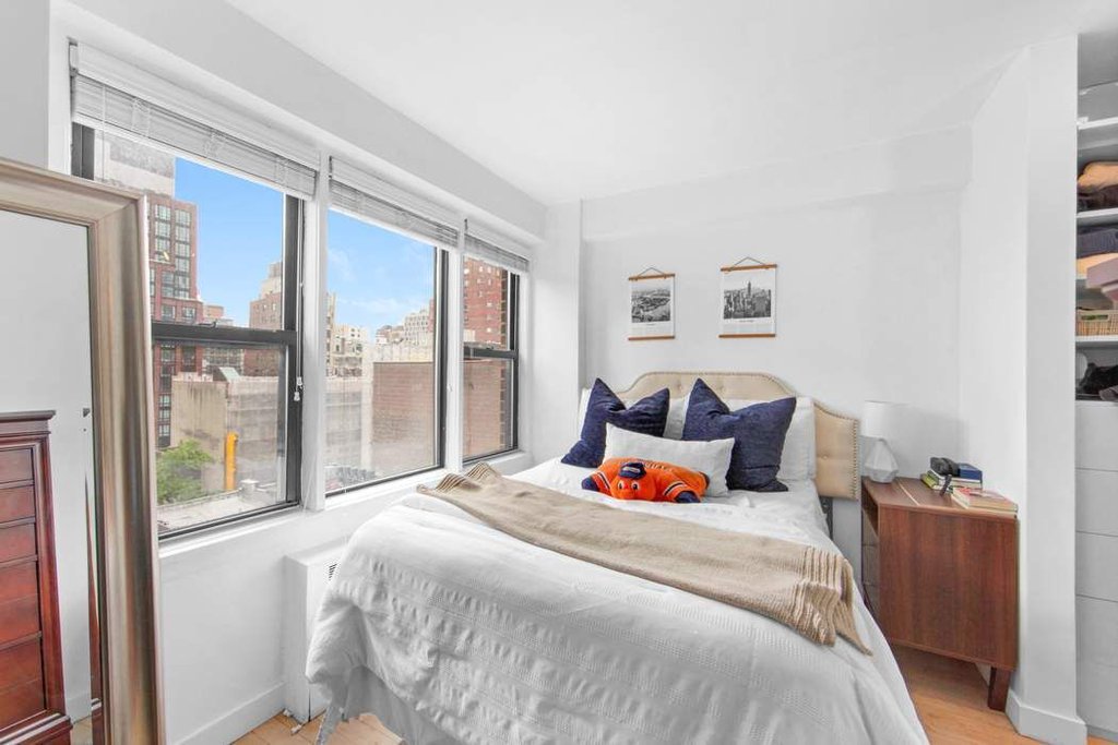 245 East 24th Street, Unit 11K photo 4