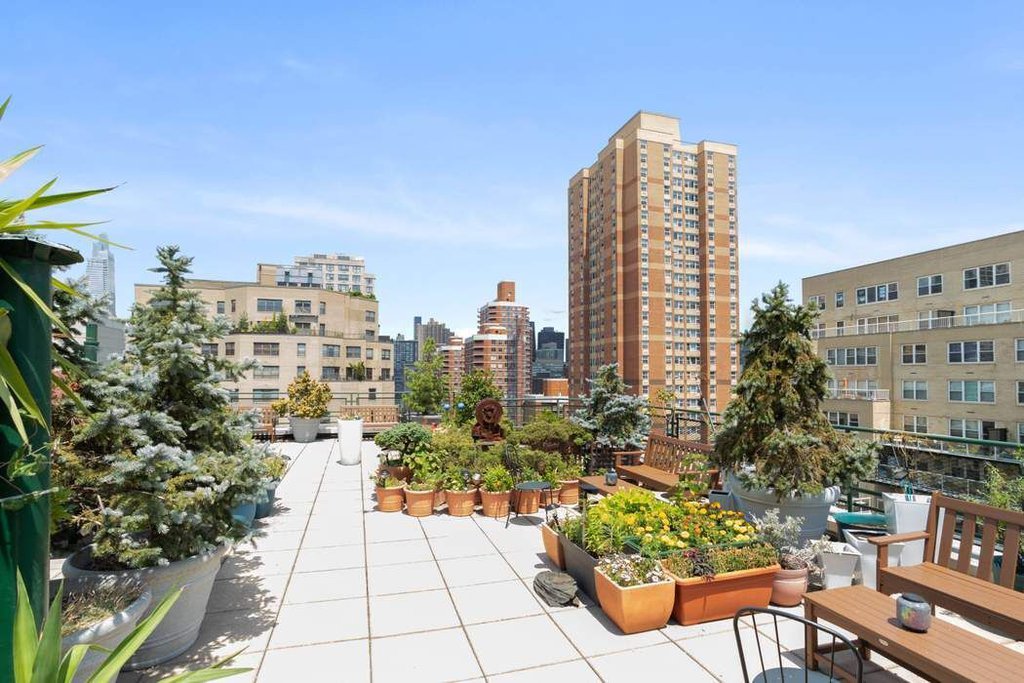 245 East 24th Street, Unit 11K photo 9