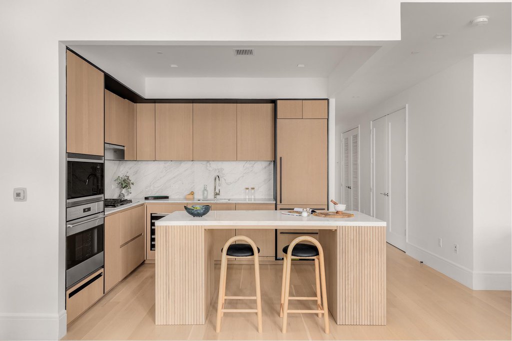 215 East 19th Street, Unit 6F photo 3