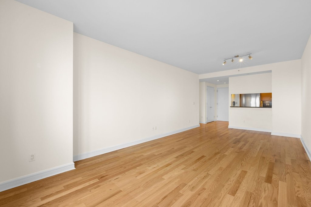 120 Riverside Boulevard, Unit 5H photo 4