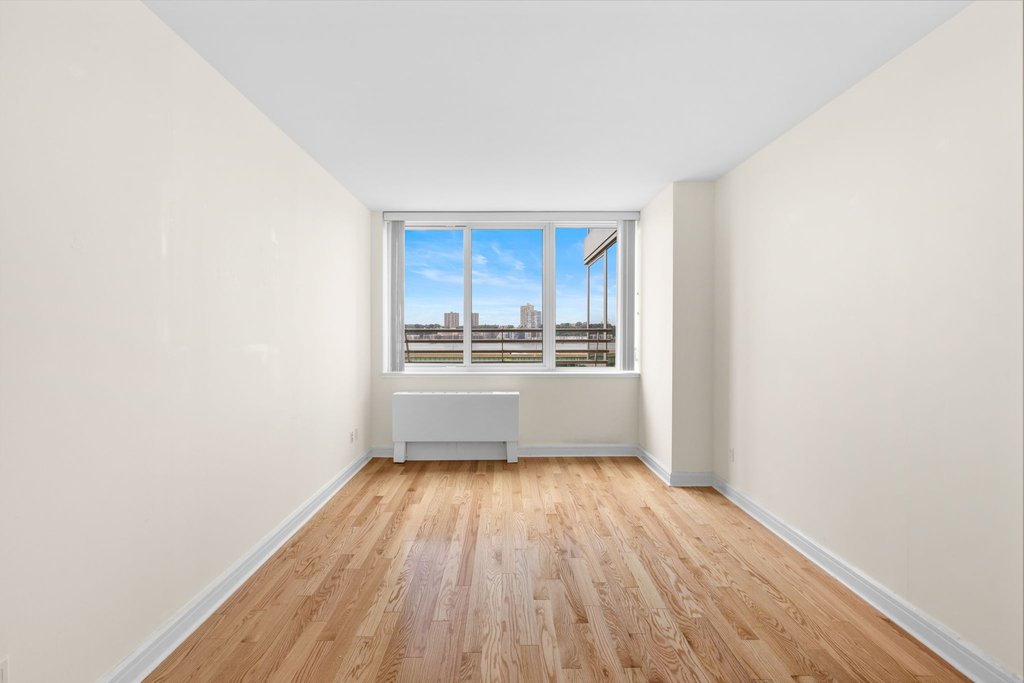 120 Riverside Boulevard, Unit 5H photo 6