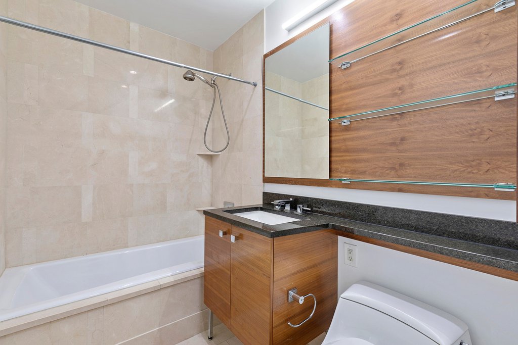 120 Riverside Boulevard, Unit 5H photo 7