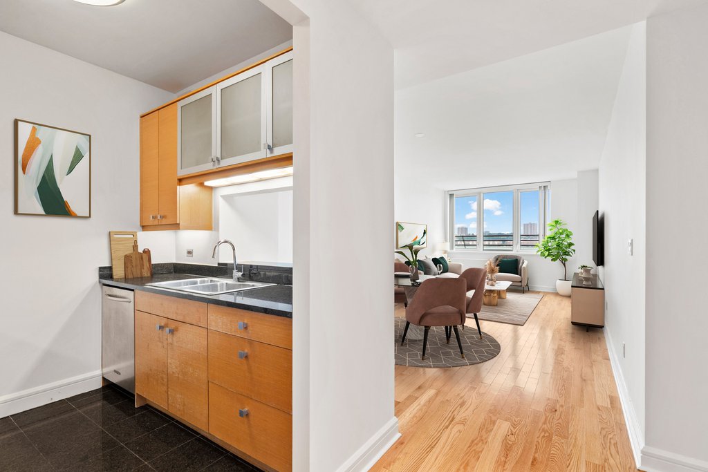 120 Riverside Boulevard, Unit 5H