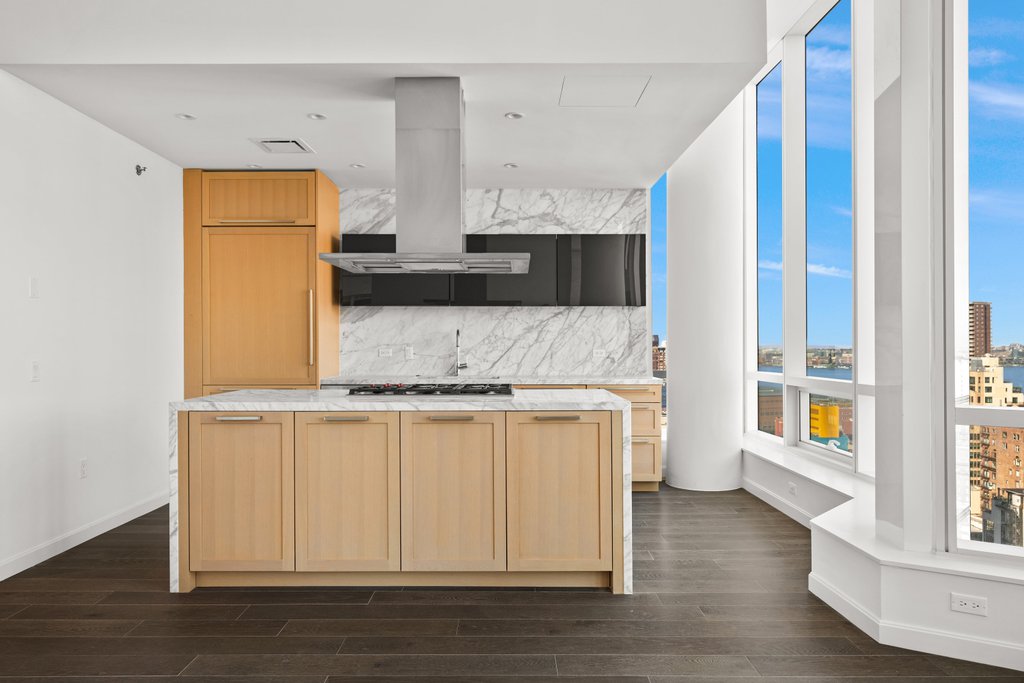 19 Park Place, Unit PH photo 6