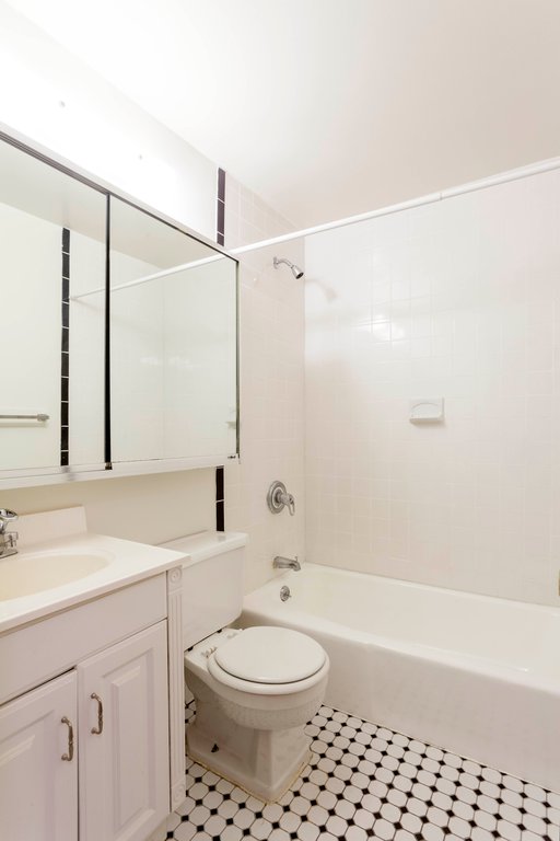 1556 York Avenue 5A Upper East Side New York NY 10028