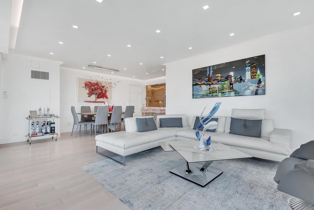 200 East 69th Street, Unit 31A