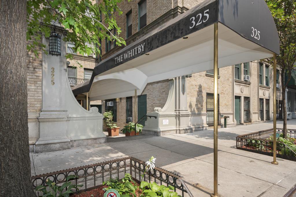 325 West 45th Street, Unit 403A photo 4