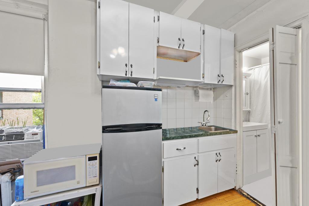 325 West 45th Street, Unit 403A photo 8