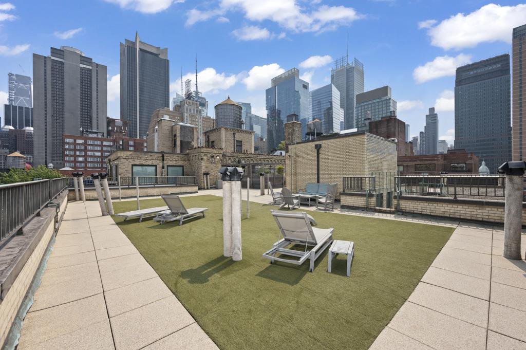 325 West 45th Street, Unit 403A photo 11