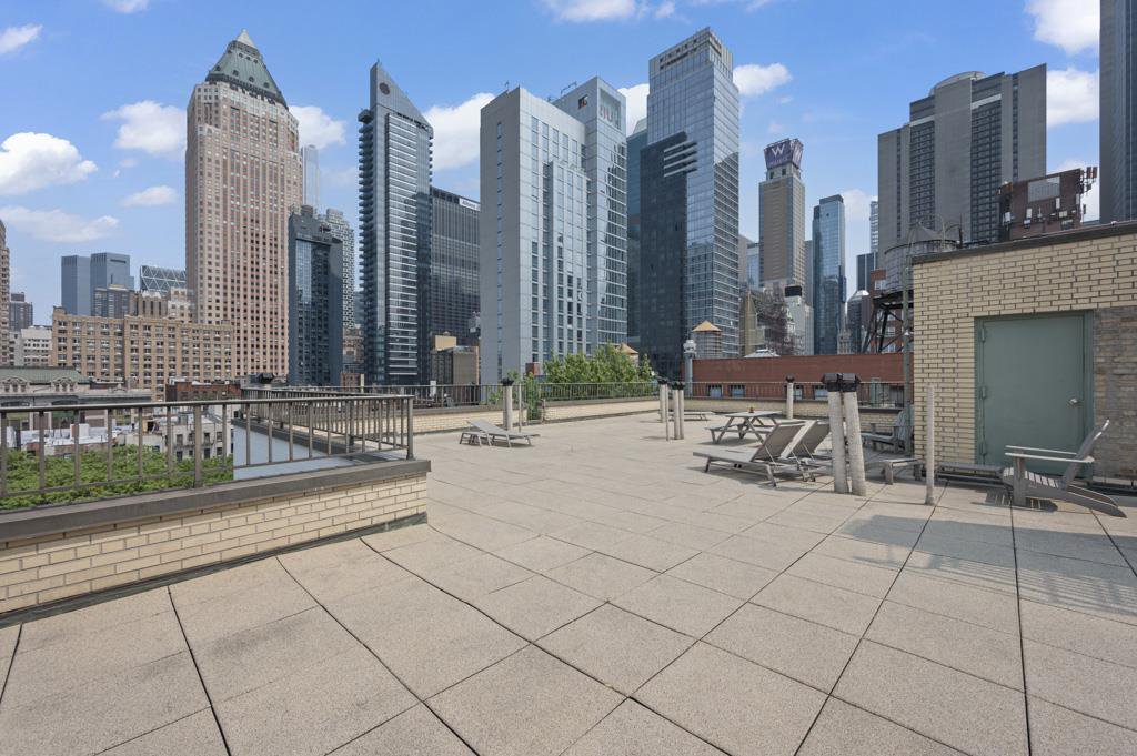 325 West 45th Street, Unit 403A photo 12