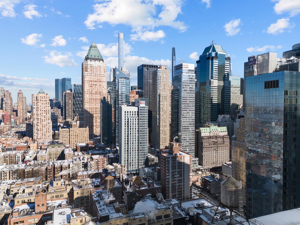 325 West 45th Street, Unit 403A photo 2