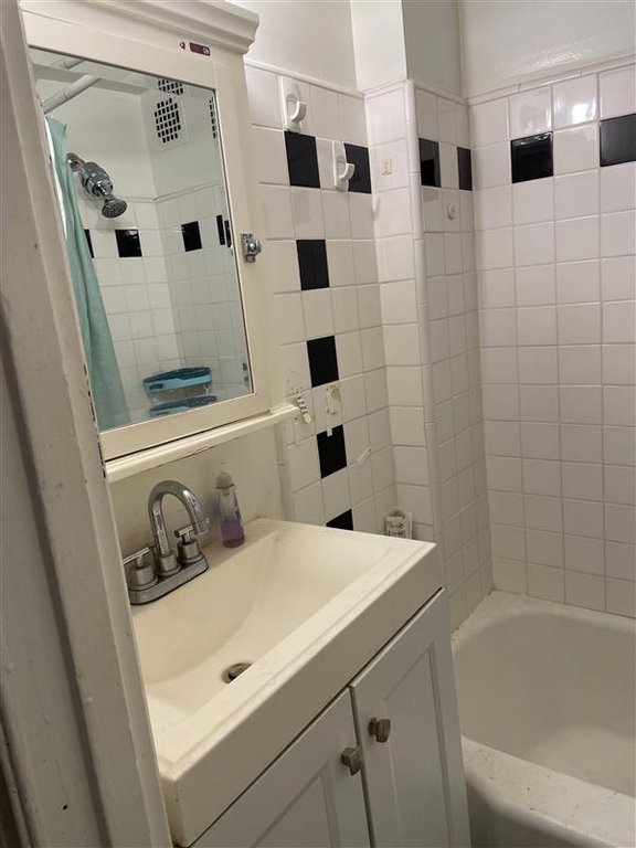 325 West 45th Street, Unit 403A photo 13