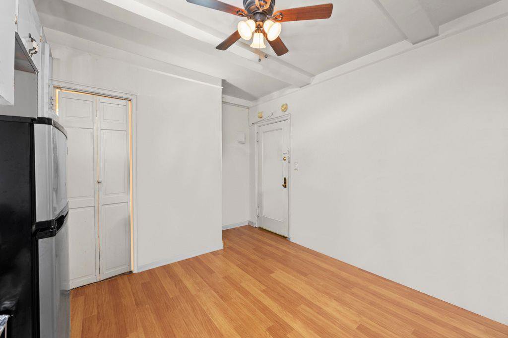 325 West 45th Street, Unit 403A photo 7