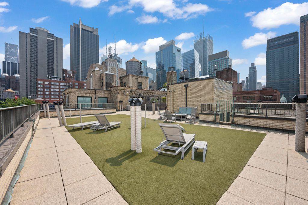 325 West 45th Street, Unit 403A photo 10