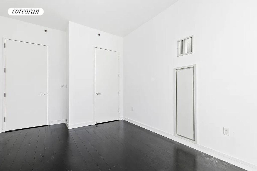 300 East 23rd Street, Unit 9E photo 4