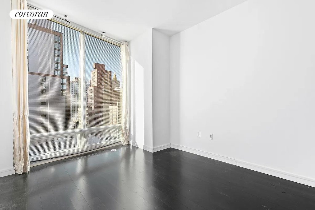 300 East 23rd Street, Unit 9E photo 5