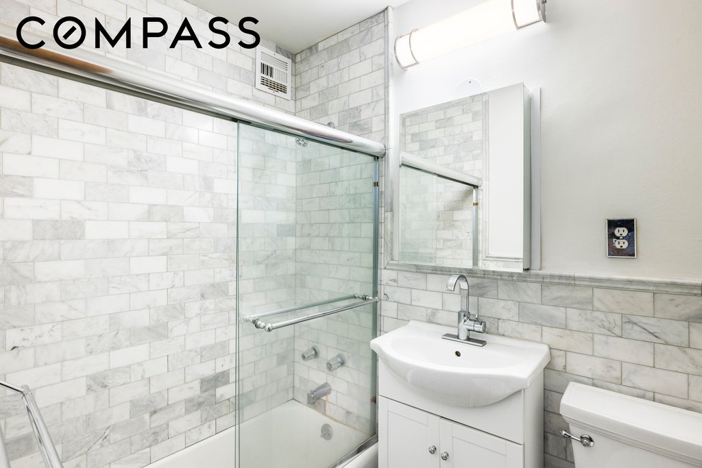 201 West 21st Street, Unit 7D photo 5