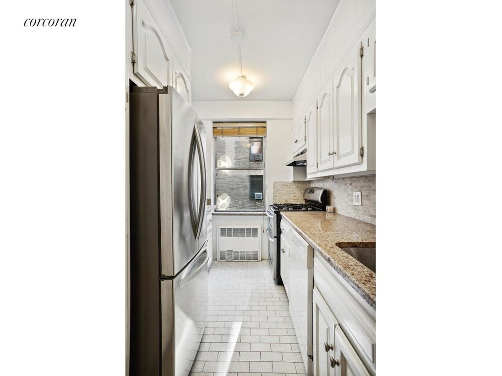 12 Beekman Place, Unit 8D photo 4