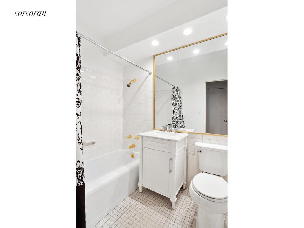 12 Beekman Place, Unit 8D photo 6