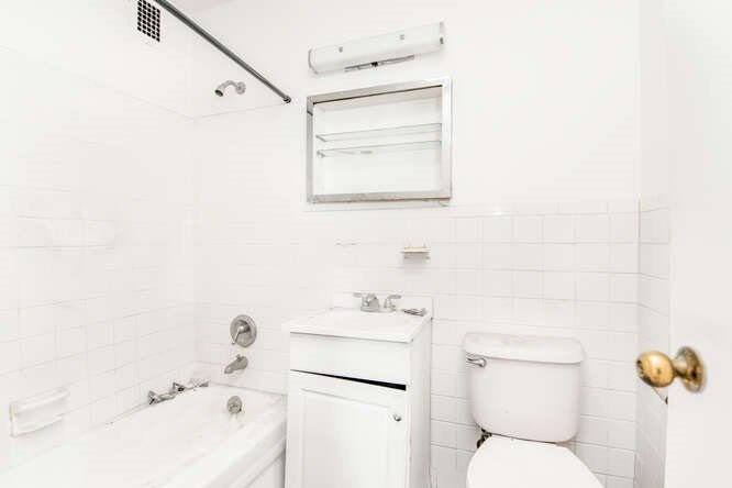 555 Kappock Street, Unit 16A photo 5