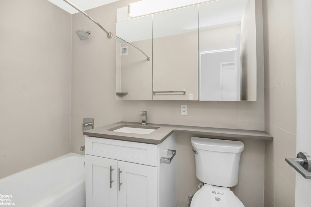 3333 Henry Hudson Parkway, Unit 23V photo 5