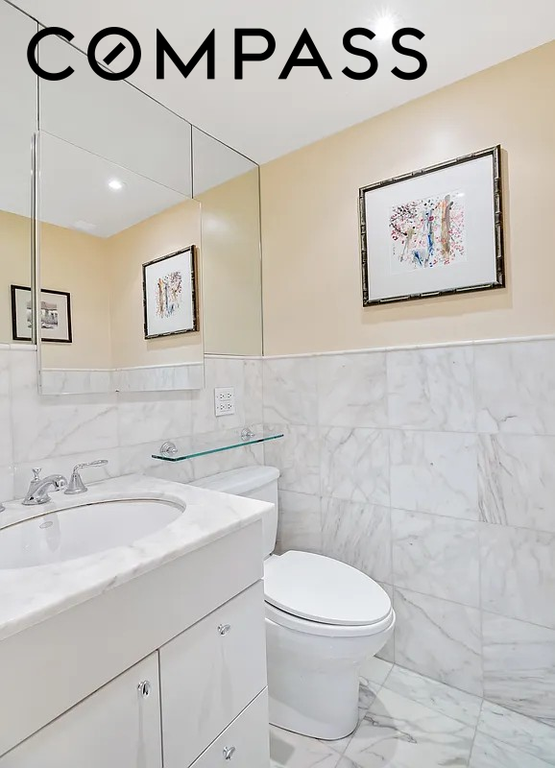 50 Sutton Place South, Unit 2D photo 6
